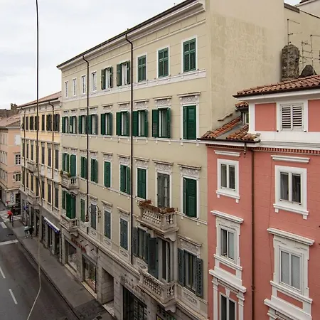 Center Mazzini Elegant Free Wifi Apartment Triest